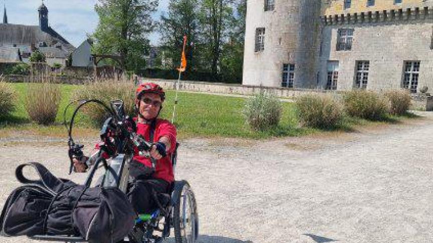 72 ans il s lance pour un tour du Mont Blanc v lo bras